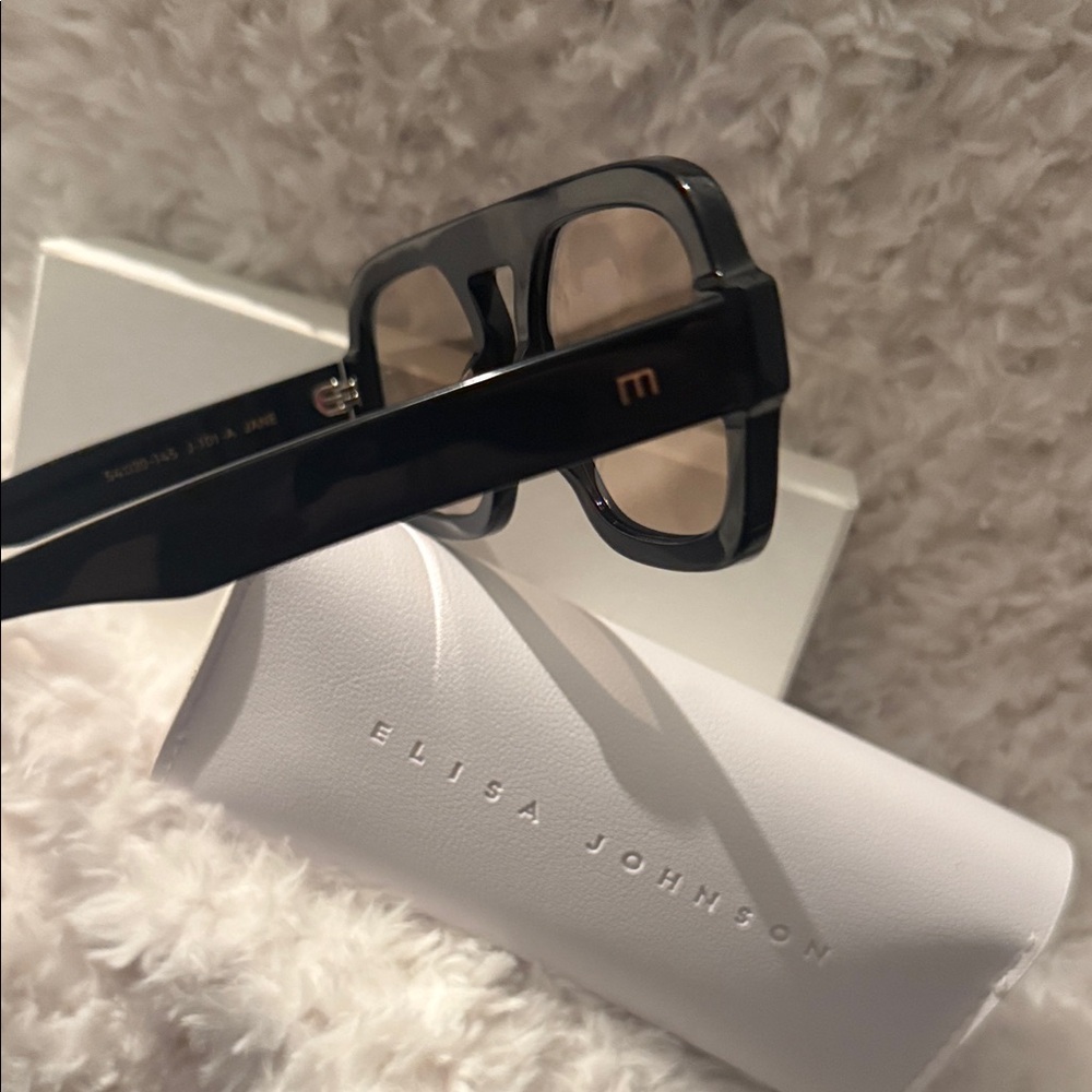 NIB! ELISA JOHNSON WOMEN'S BLACK SUNGLASSES - Picture 6 of 6